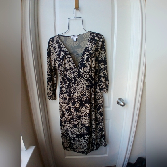 LOFT Dresses & Skirts - LOFT Black and Cream Floral Long Sleeve Dress Size 6